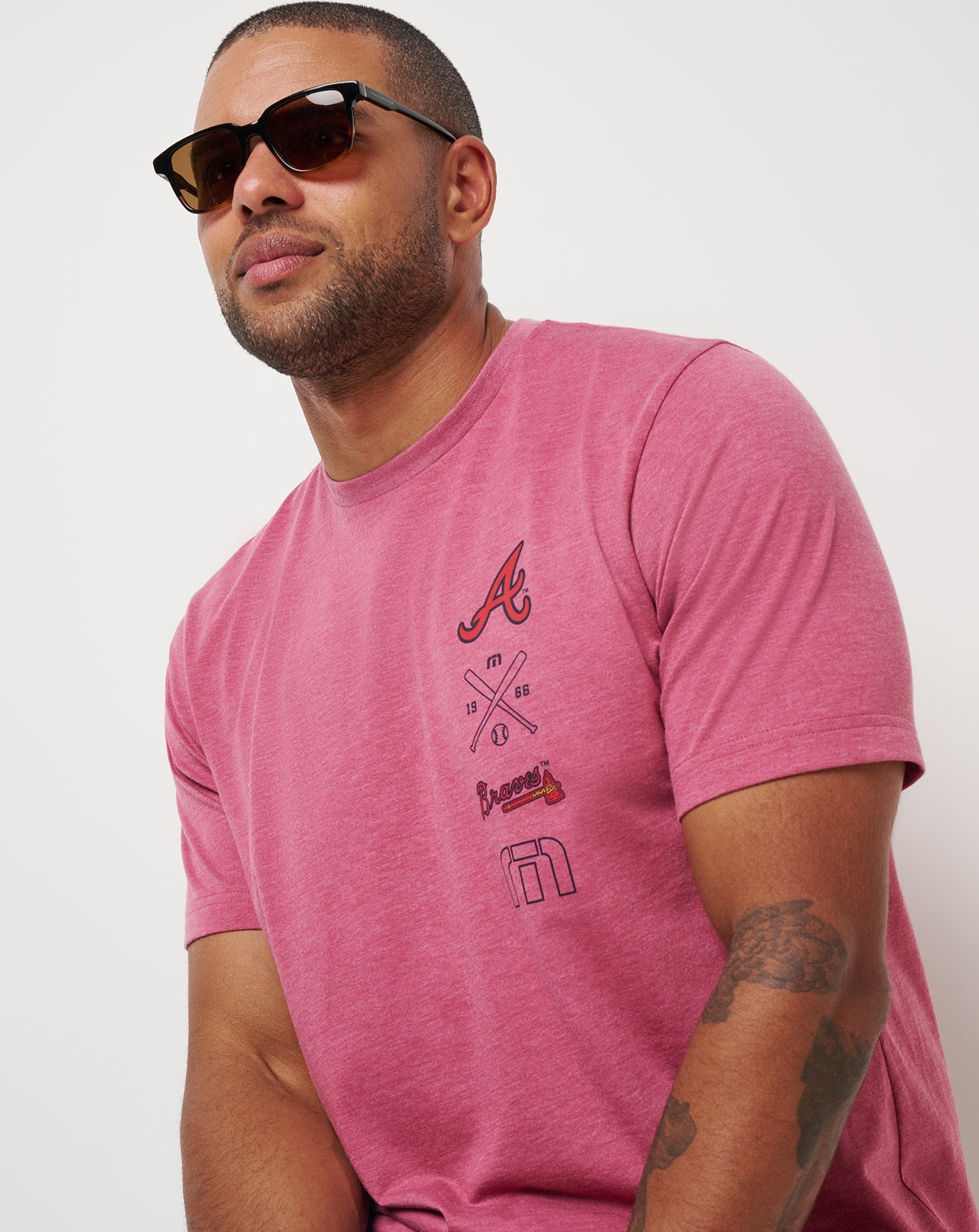 Travis Mathew Outlet | Atlanta Braves Sunset Slam 2.0 Tee