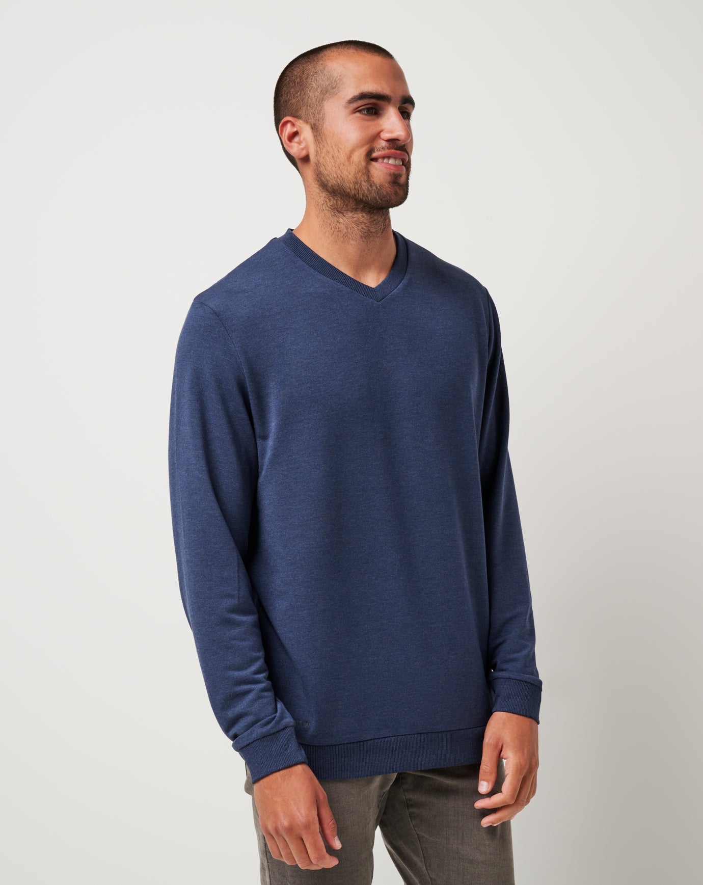 Travis Mathew Online | Amenities V-Neck Crew